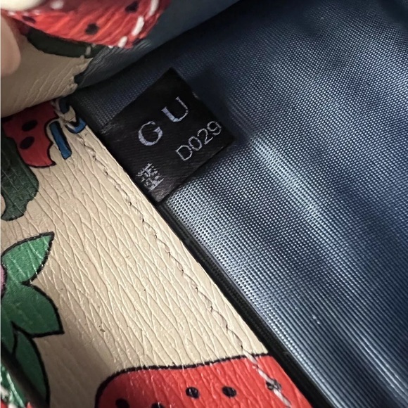 SOLD❤️ 🍓GUCCI Strawberry Print Zumi Leather Mini Shoulder Bag Cream & Red - Picture 11 of 11